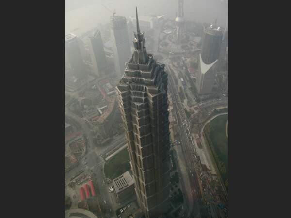 La tour Jin Mao dans le quartier de Pudong à Shanghai, en Chine