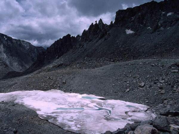 Un névé sur le mont Kailash, au Tibet, en Chine