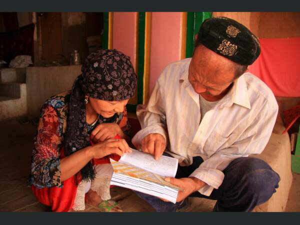 Rencontre avec des villageois à Tuyoq, dans le Xinjiang, en Chine.