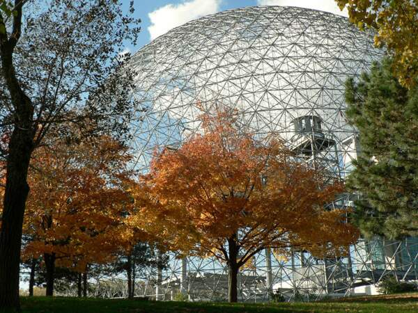 La Biosphère a été construite pour héberger la délégation des Etats-Unis pendant l’Exposition universelle de 1967, à Montréal, au Canada. 