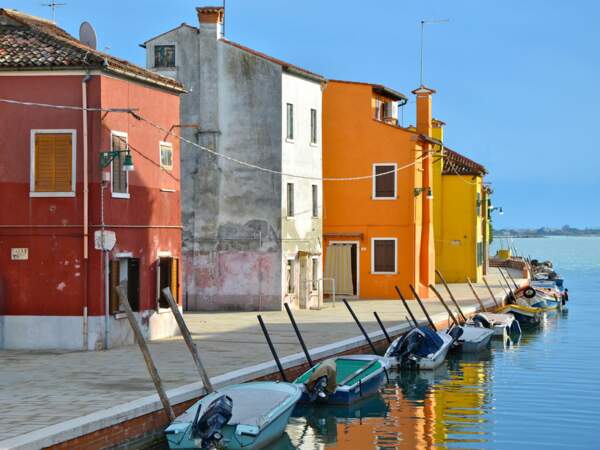 Un des trois canaux de Burano rejoignant la lagune de Venise, en Italie