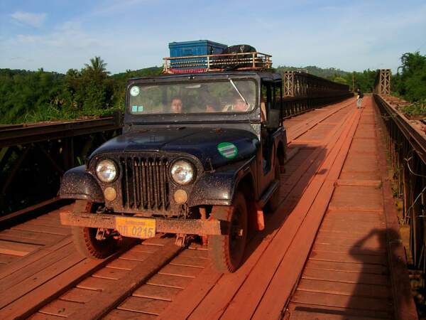 Jeep au Laos
