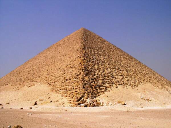 La pyramide de Mykérinos sur le plateau de Gizeh, en Egypte.