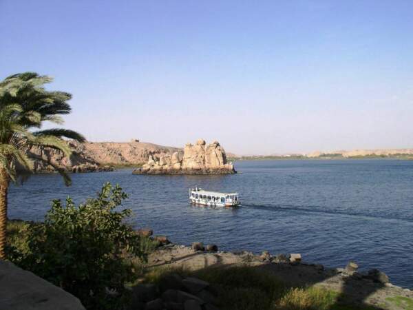Vue du lac Nasser depuis le temple de Philaé, situé sur l’île d'Agilkia, sur le Nil, en Egypte.