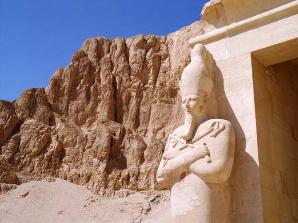 Statue d’Hatshepsout, souveraine de l’ancienne Egypte, située près de Louxor, en Egypte.