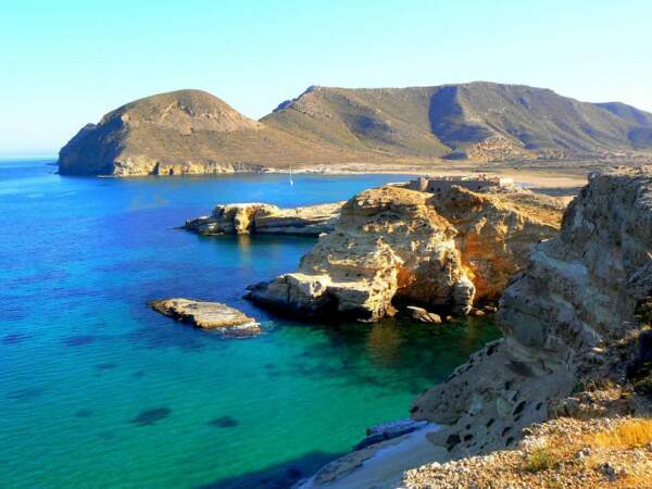 La plage del Playazo est l’une des plus somptueuses du parc naturel de Cabo de Gata, en Espagne