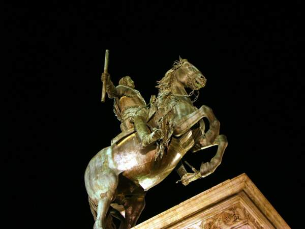 Statue de Felipe IV, Oriente