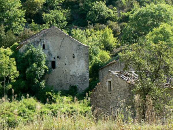 Un hameau en ruines sur le plateau du Larzac