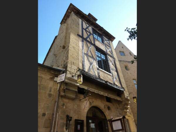 L’ancien hôtel particulier de Grézel à Sarlat-la-Canéda, en Dordogne, est devenu un restaurant (France).