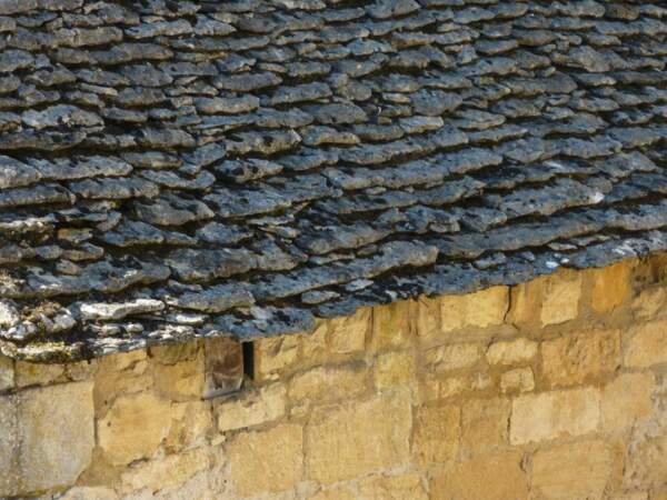 La pierre de lauze est typique des vieilles maisons de Sarlat-la-Canéda (Dordogne, France).