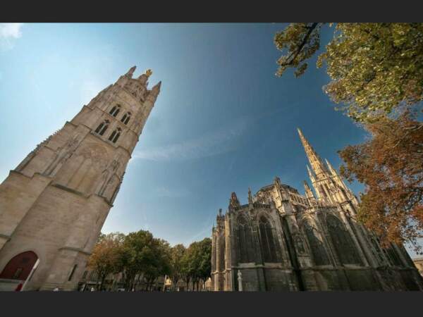 La cathédrale Saint-André et la tour Pey-Berland forment un même ensemble architectural (Bordeaux, Gironde).