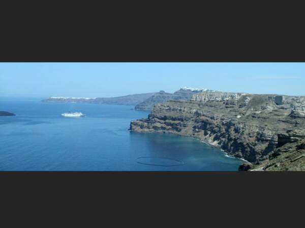 Littoral de l’île de Santorin, en Grèce