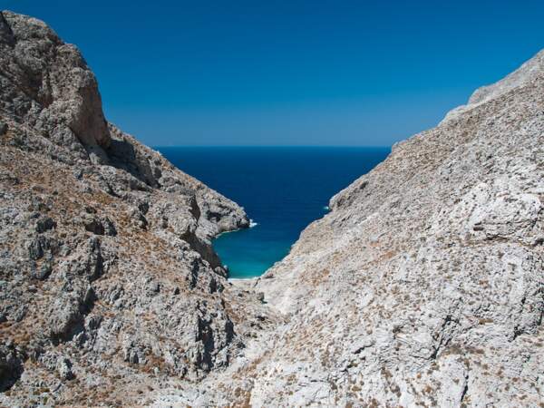 Arête montagneuse sur l'île d'Amorgos, dans l’archipel des Cyclades, en Grèce