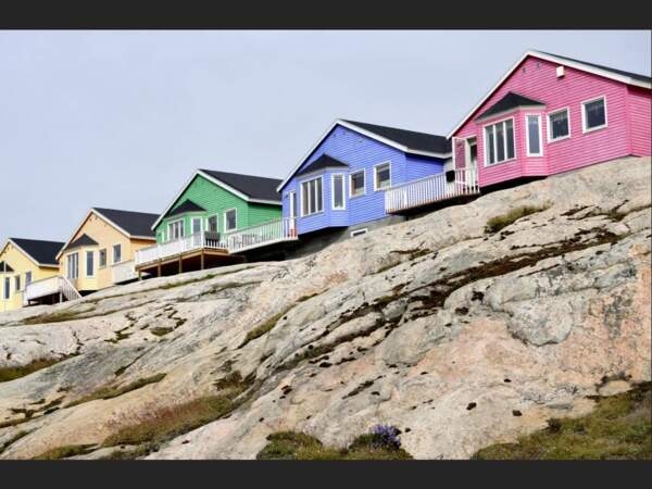 Les façades colorées des maisons d'Ilulissat, au nord de Nuuk, au Groenland.