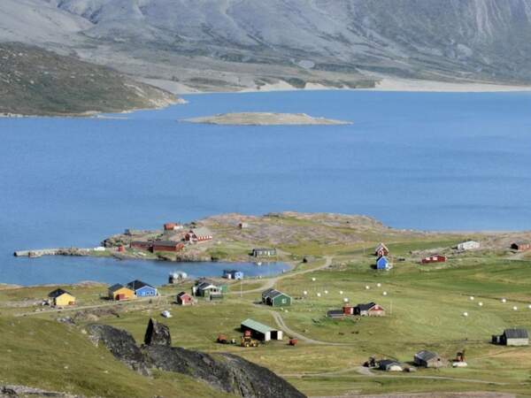 Le village d’Igaliku au bord du fjord Tunulliarfik au sud du Groenland  