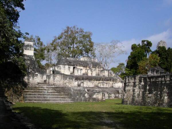 Vue sur le parc national de Tikal, au Guatemala. 