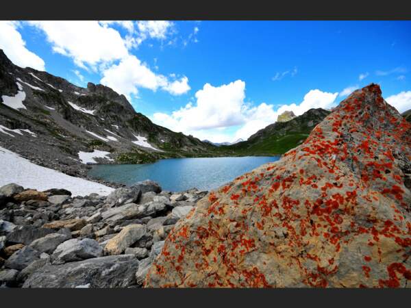 Lac d'altitude, dans la vallée de la Clarée, dans les Hautes-Alpes, en France.
