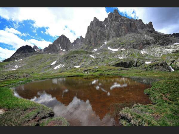 Un petit lac de la vallée de la Clarée, dans les Hautes-Alpes, en France.