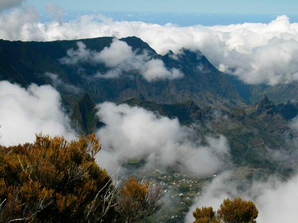 Vue sur le cirque de Mafate depuis le Maïdo, sur l'île de La Réunion.