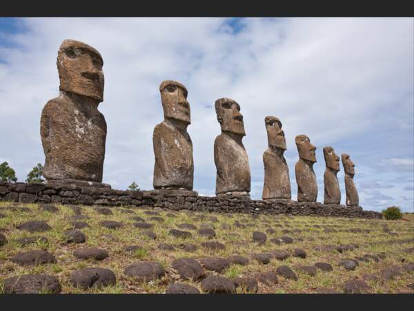 Le site d'Akivi, sur l'île de Pâques, est l'un des plus mystérieux en raison de sa situation isolée (Chili).
