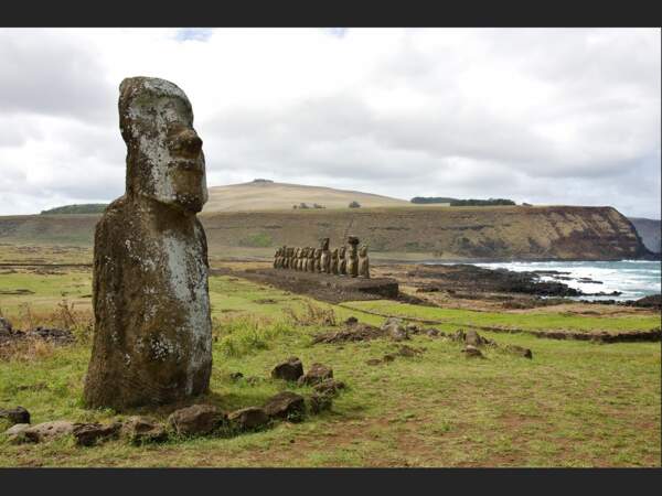 Les moai du site de Tongariki, sur l'île de Pâques (Chili).