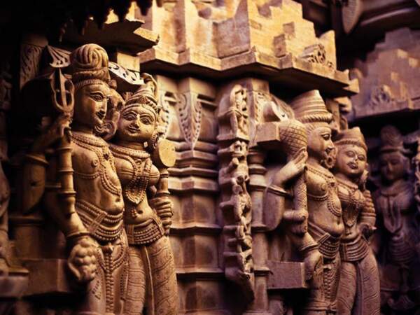 Les sculptures du temple de Chandraprabhu, à Jaisalmer, en Inde