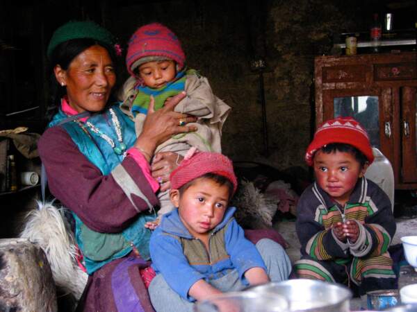 Photo de famille à Photoksar dans la région du Zanskar, en Inde