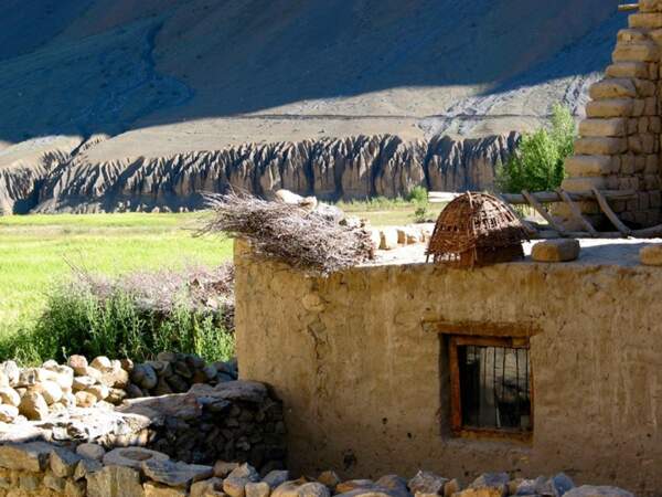 Maison traditionnelle à Pishu dans la région du Zanskar, en Inde