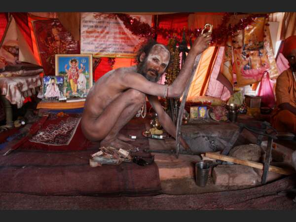 Un naga baba, un dévôt de Durga, sous sa tente à Haridwar, dans l’Uttaranchal Pradesh (Inde).