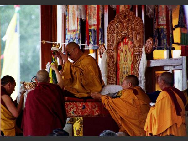 En visite au Ladakh, en Inde, le dalaï-lama fait un discours devant ses fidèles rassemblés.