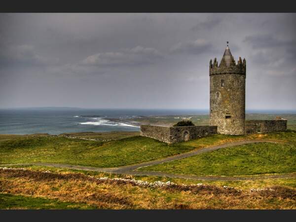 Le château de Doonagore, dans le comté de Clare, en Irlande.