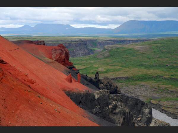 Les couleurs du volcan Rauðhòlar, en Islande.