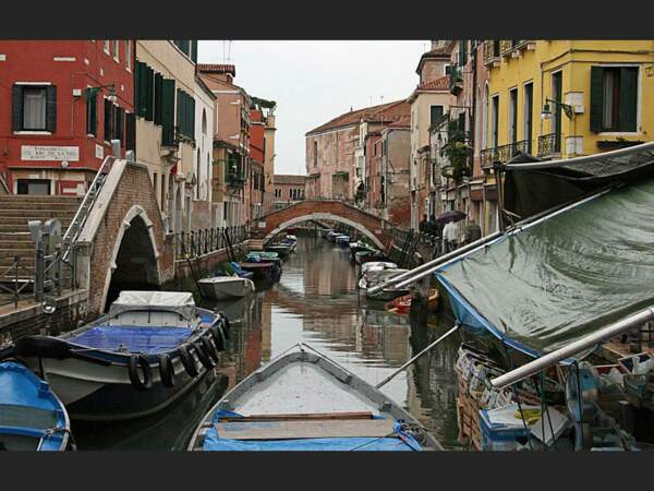 Le marché flottant de Castello, à Venise, en Italie