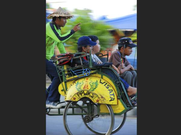 Cyclo-pousse dans Jogjakarta, sur l'île de Java, en Indonésie