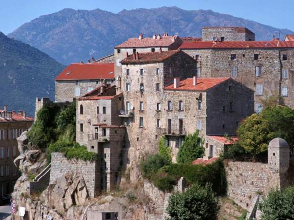 Sartène, la plus grande commune de Corse.