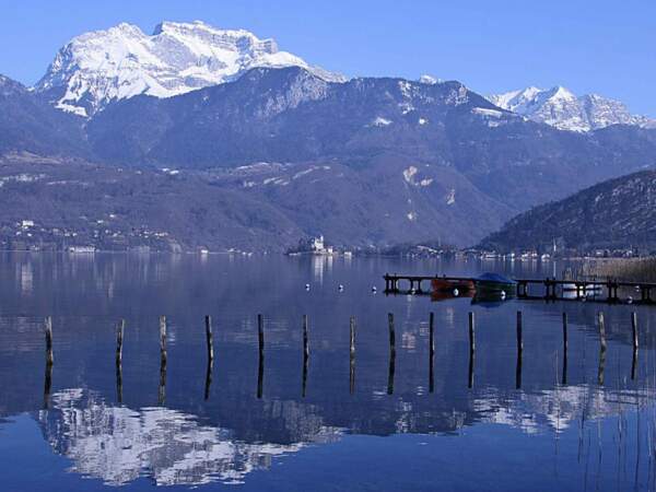 Reflets sur le lac d’Annecy, en Rhône-Alpes