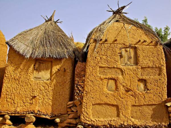 Greniers à mil à Songo, au Mali. 