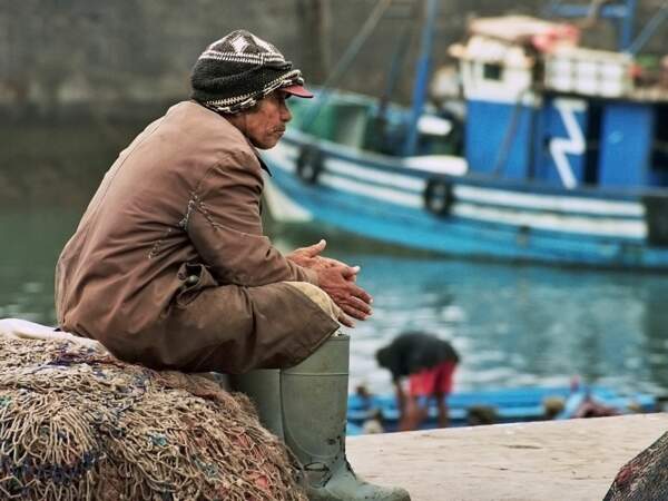 L’homme impassible du port d’Essaouira