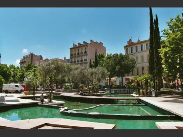 Le cour Julien est l'un des quartiers les plus vivants de Marseille (France).