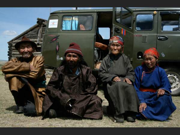 Le chaman Nergoui a tenu à présenter ses parents, qui vivent au bord du lac Blanc dans la province de Khövsgöl (Mongolie).