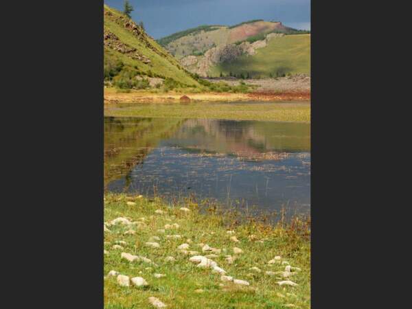 Bivouac sur le site de Naiman nuur, surnommé les « huit lacs », dans le centre de la Mongolie