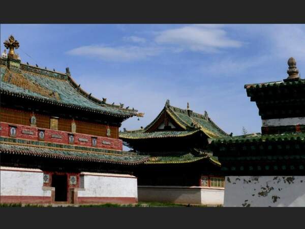 Seuls quelques temples du monastère d'Erdene Zuu, en Mongolie, ont survécu au cours de l'histoire.