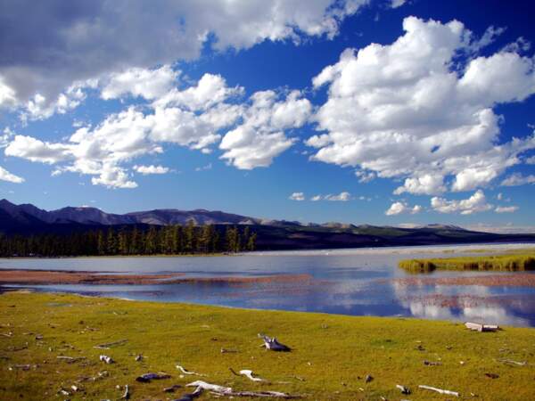 Le lac Khövsgöl, en Mongolie