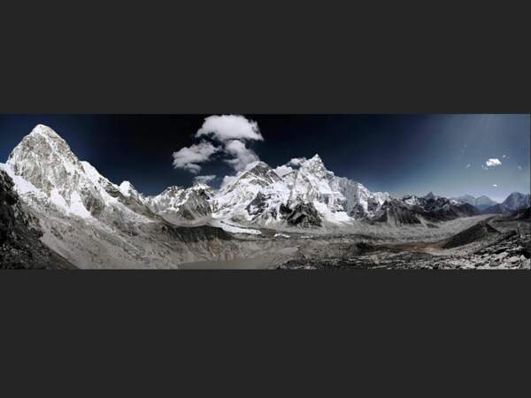 Vue panoramique de l'Everest, au Népal.