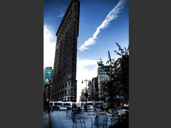 Situé dans le quartier de Manhattan, à New York, le Flatiron Building est une réalisation de l’architecte Daniel Burnham (Etats-Unis). 
