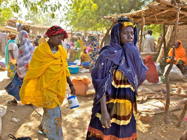 Femme songhaï au marché de Boubon, au Niger Lieu de prise de vue : Niger, Boubon 