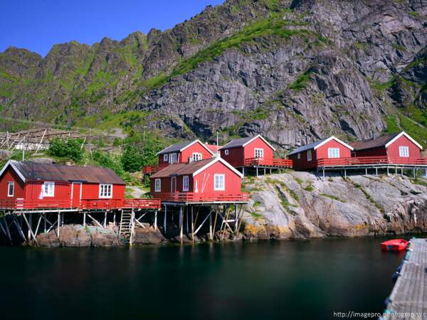 Les cabanes rouges du village de Å, sur les îles Lofoten, en Norvège