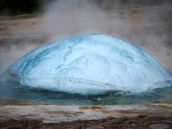 Le geyser Strokkur en Islande