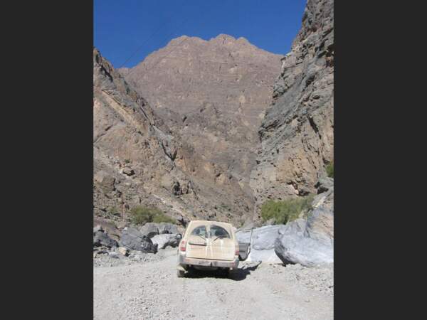 On peut atteindre Mascate, la capitale, en traversant le Jebel Akhdar via des petites routes de montagnes (Oman).
