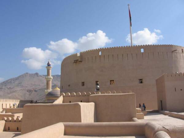 Le fort de Nizwa fut construit au XVIIe siècle par l'imam Sultan bin Saif al-arabi (Oman).